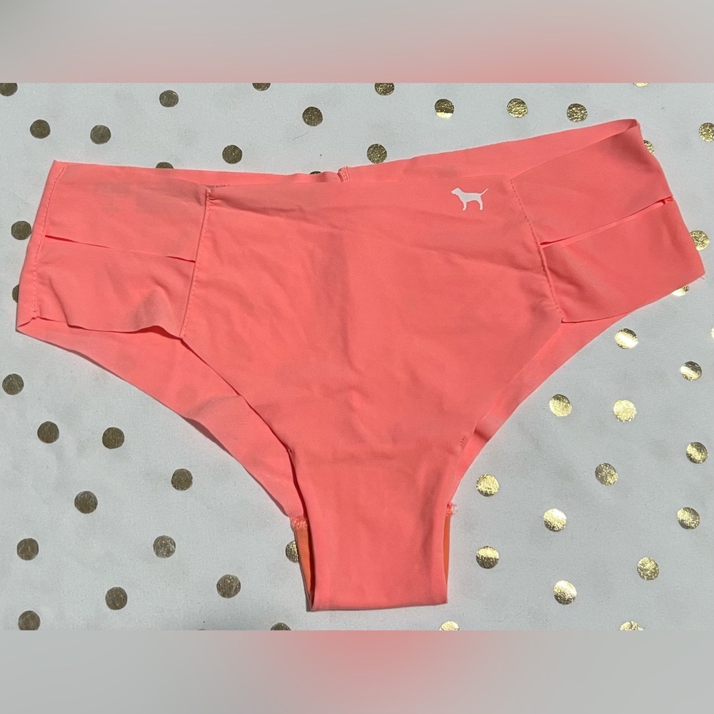 VS NWOT Cheeky panty. Size medium🍑